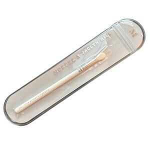 Jaclyn Hill Morphe X Upper Crease Brush JH35